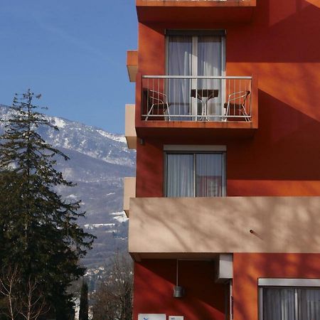 Abbatiale Hotel Et Restaurant Grenoble Centre Exterior foto